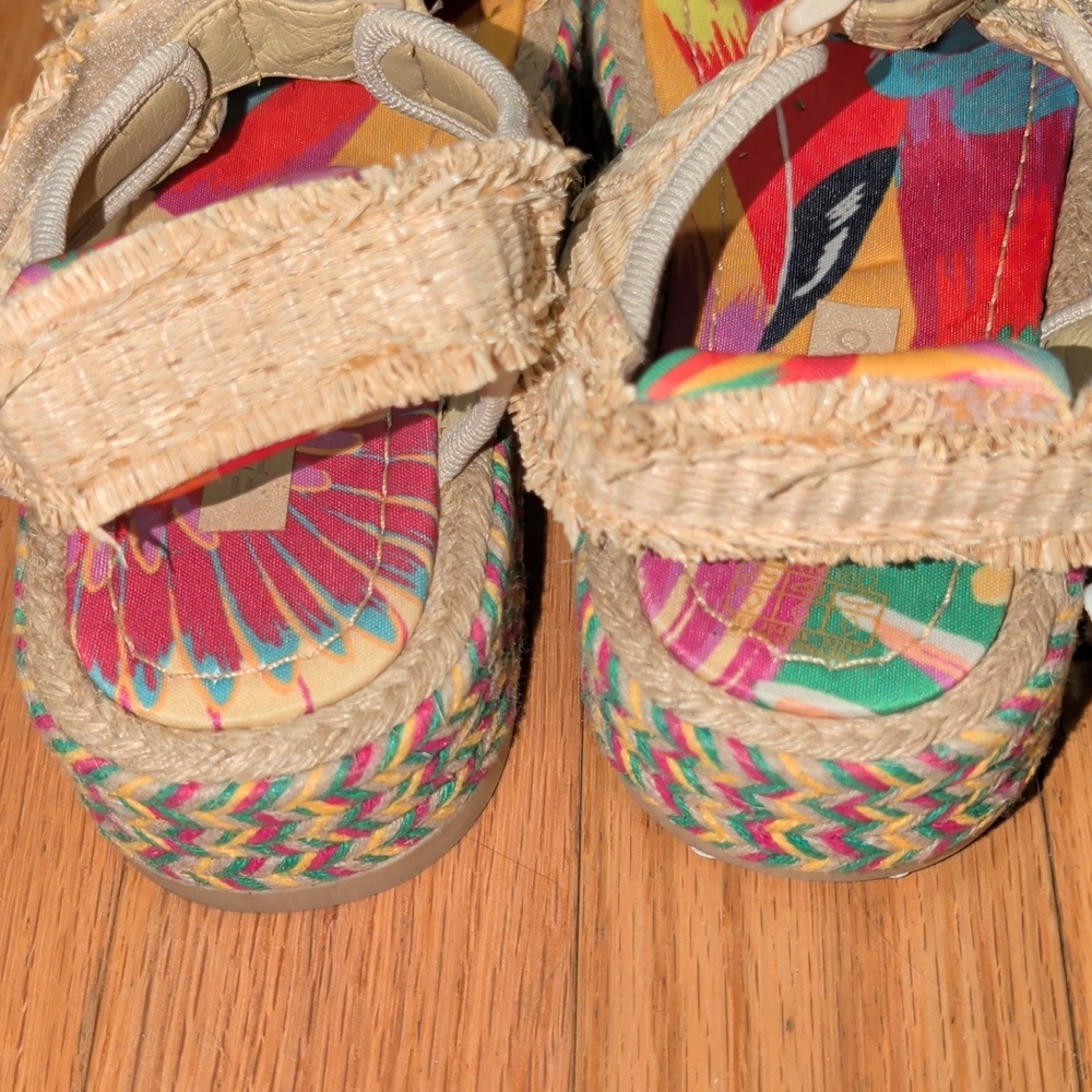 NWT FARM RIO COLORFUL TOUCANS PLATFORM RAFFIA VELCRO SANDAL - Picture 7 of 11